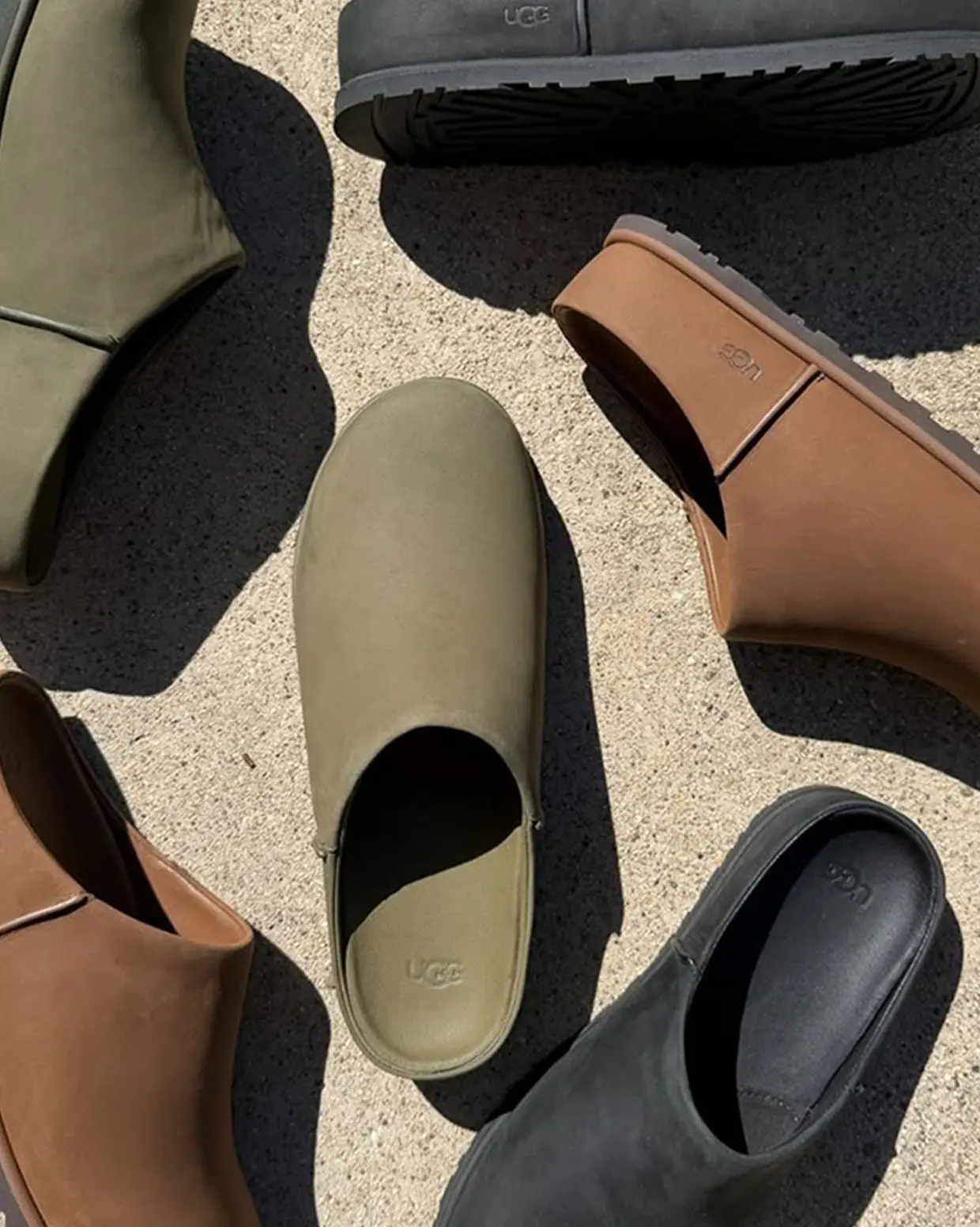 SANDALS & SLIDES