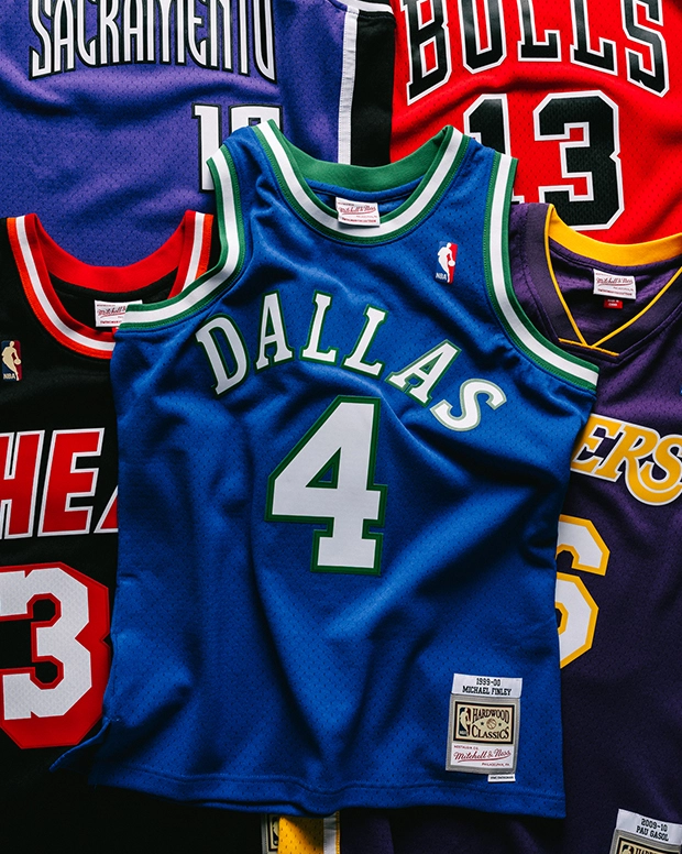 JERSEYS & TEAM GEAR